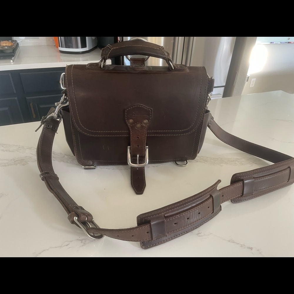 Saddle back leather bag